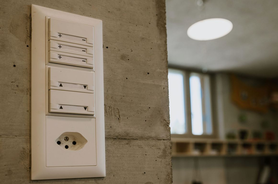 hg_1920x1278px_Steckdose_Schalter_unter_Putz_Detail_3.jpg